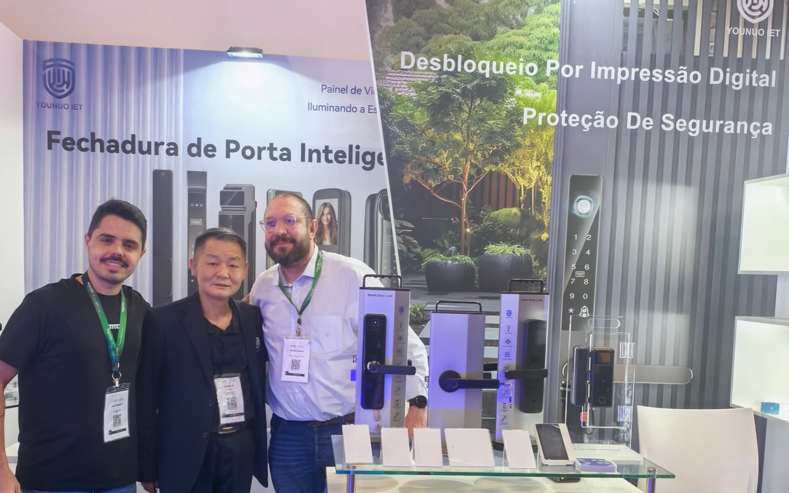 YOUNUO IET team meeting international smart lock buyers at FEICON BATIMAT 2026 in São Paulo